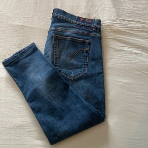 Dondup jeans - Riktigt fetta Dondup jeans, väldigt bra skick, lite osäker på storleken, hör av dig vid intresse, modellen är ca 180
