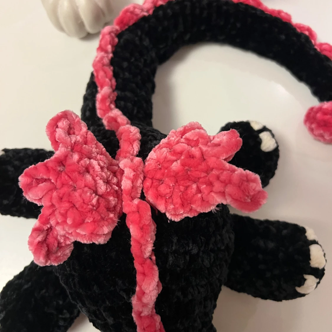 Svart drake med rosa detaljer🖤💕 - 1