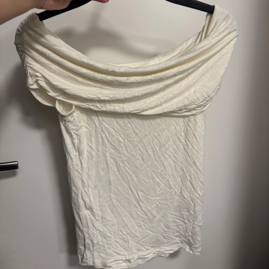 Vit offshoulder topp