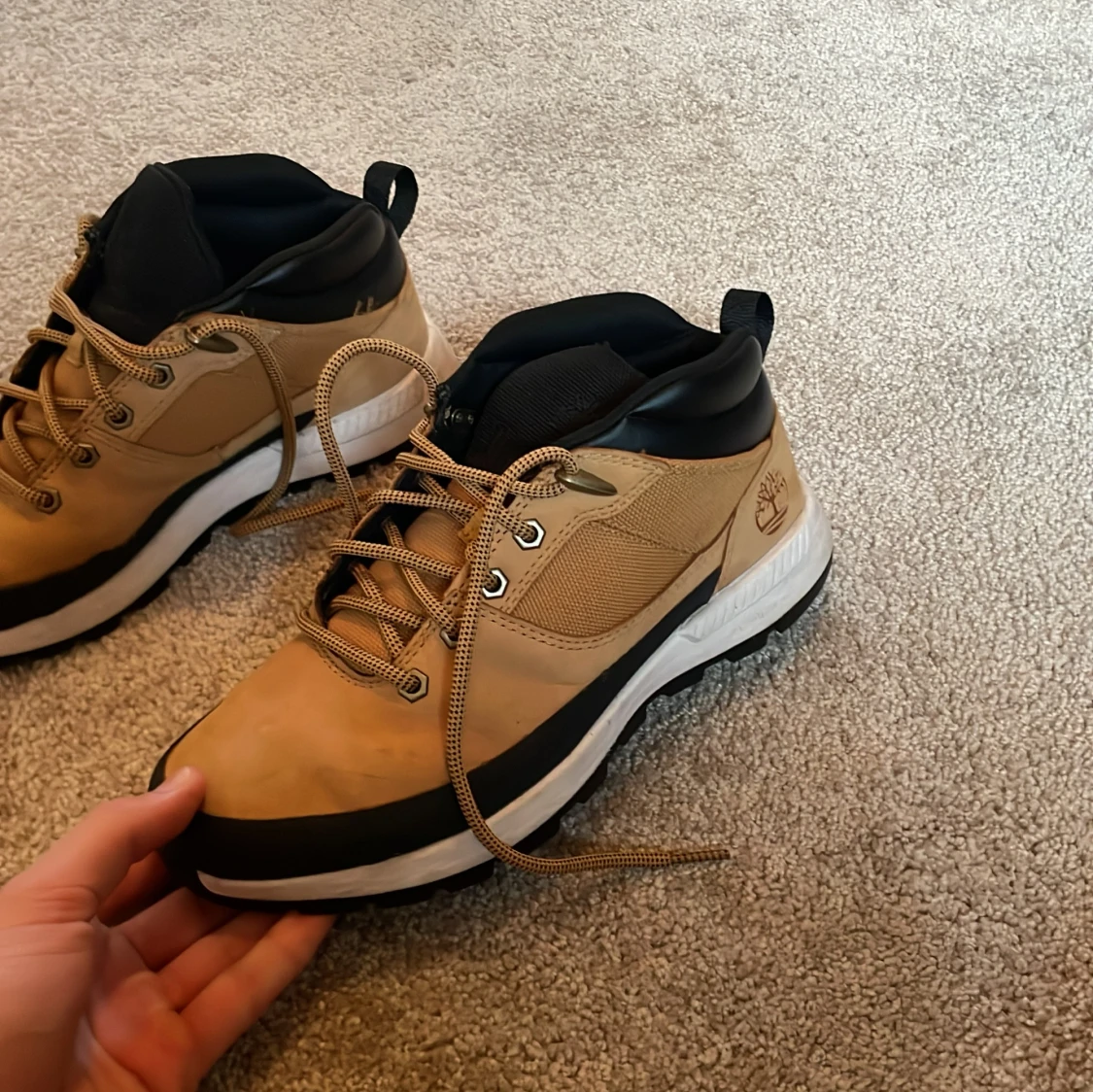 Beige Timberland kängor med snörning