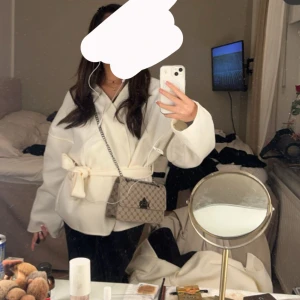 Vit kappa - Säljer min oanvända kappa