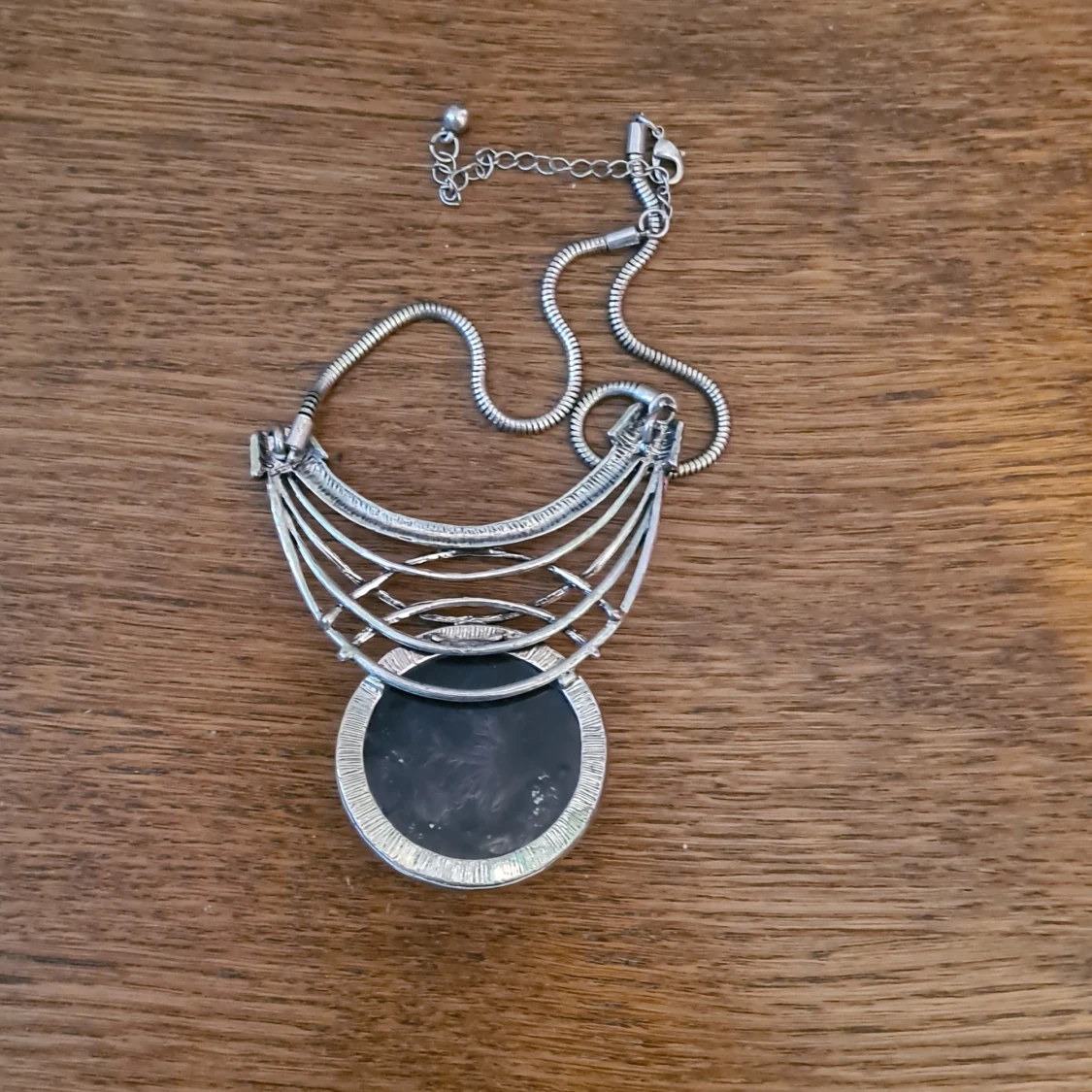 Statement halsband med stor svart sten - 1