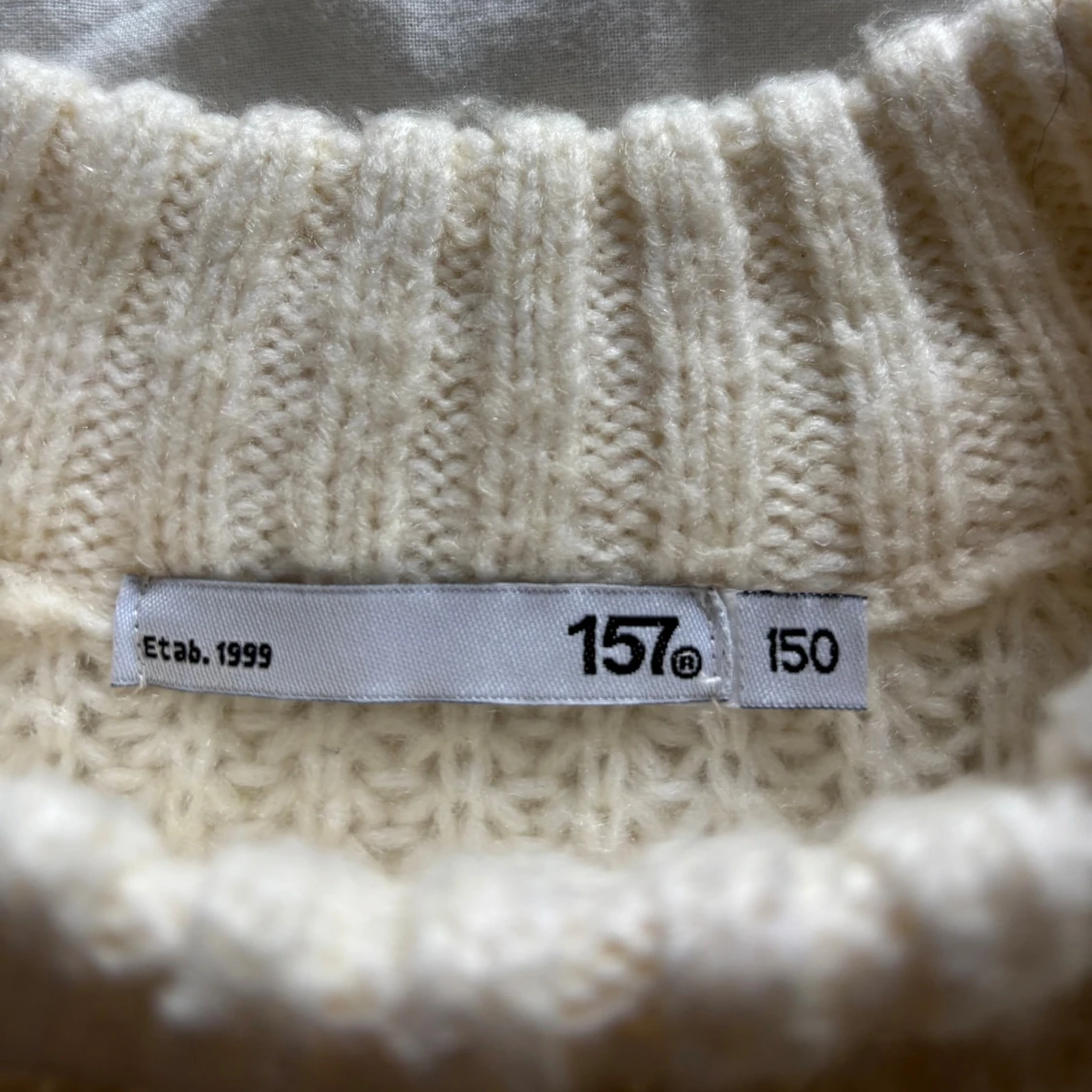 Vit stickad tröja från 157 - 3