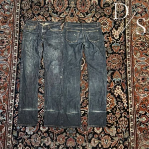 Vintage A.P.C 2007 jeans - Vintage Apc 2007 jeans! Dessa har en cool tvätt med lite paint splatter här och där som bara ger en fet vintage look! De är 33 midja men kan passa 32 också dock så är de rätt så långa! Modell: ”Rue Fleurus Paris” Mått: Midja:42,5cm Längd:109cm Benöppning:20cn