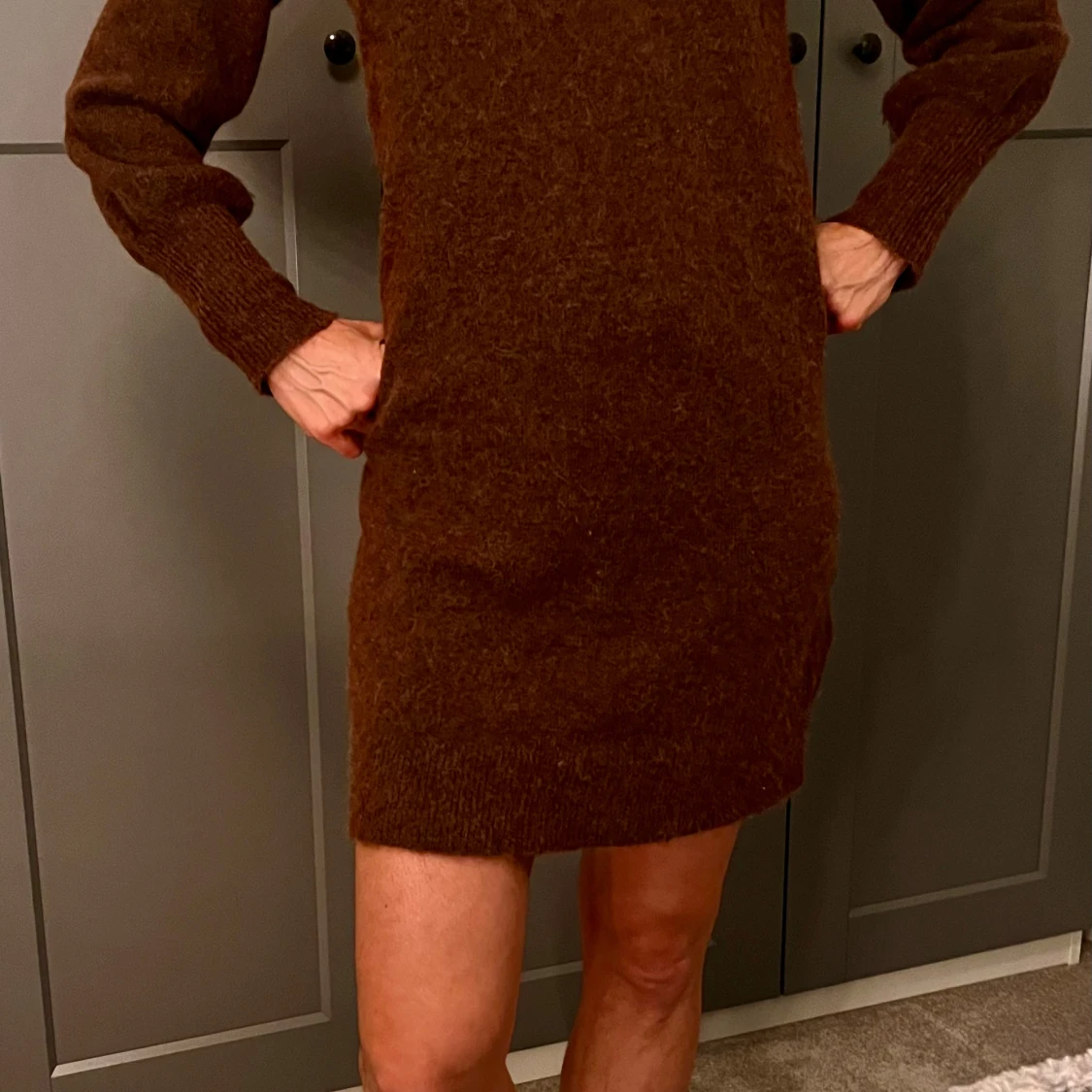 Brun stickad klänning - 1