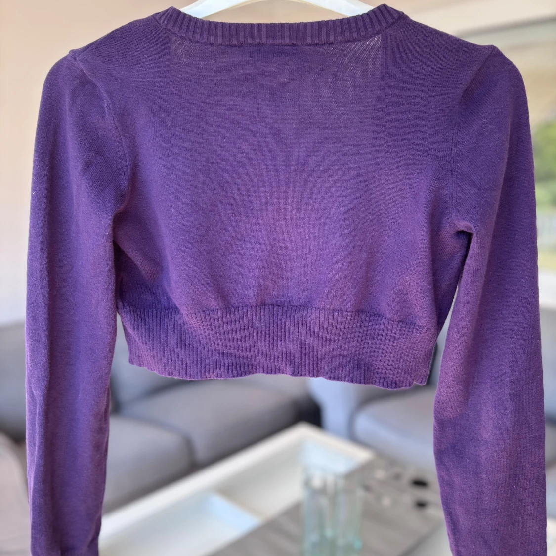 Lila croppad kofta med glittriga knappar - 3