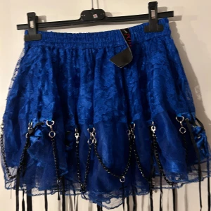 Kjol från Poizen i onesize - Kjol med resår i midjan. Märke Poizen. Storlek onesize. Helt ny.