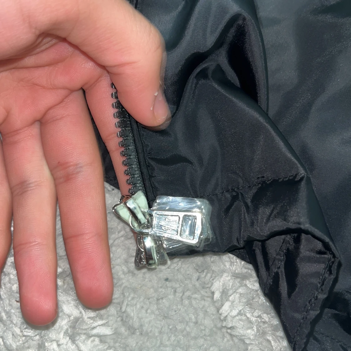 Svart vindjacka från Moncler med luva - 2