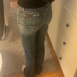 Low waist bootcut jeans blå - Säljer mina lågmidjade jeans då de inte kommer till användning längre 