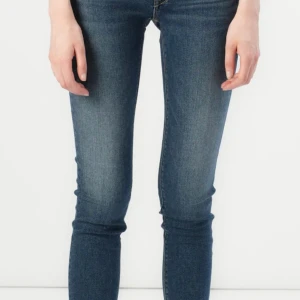 Replay  LUZ 23/28  - Jeans Skinny Fit - dark blue - Snygga Replay Luz  jeans i klassisk blå tvätt med skinny passform. Material: 83% bomull, 10% modal, 4% elastomultiester, 3% elastan Tyg: Denim. Skötselråd: 30 °C maskintvätt, ej blekning, torktumlas ej. Storlek 23/28.   