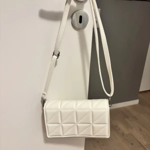 Handväska  - Helt ny handväska 