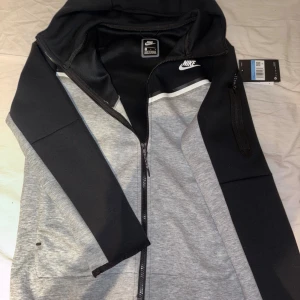 Nike tech - Helt ny nike tech med tag på storlek M 