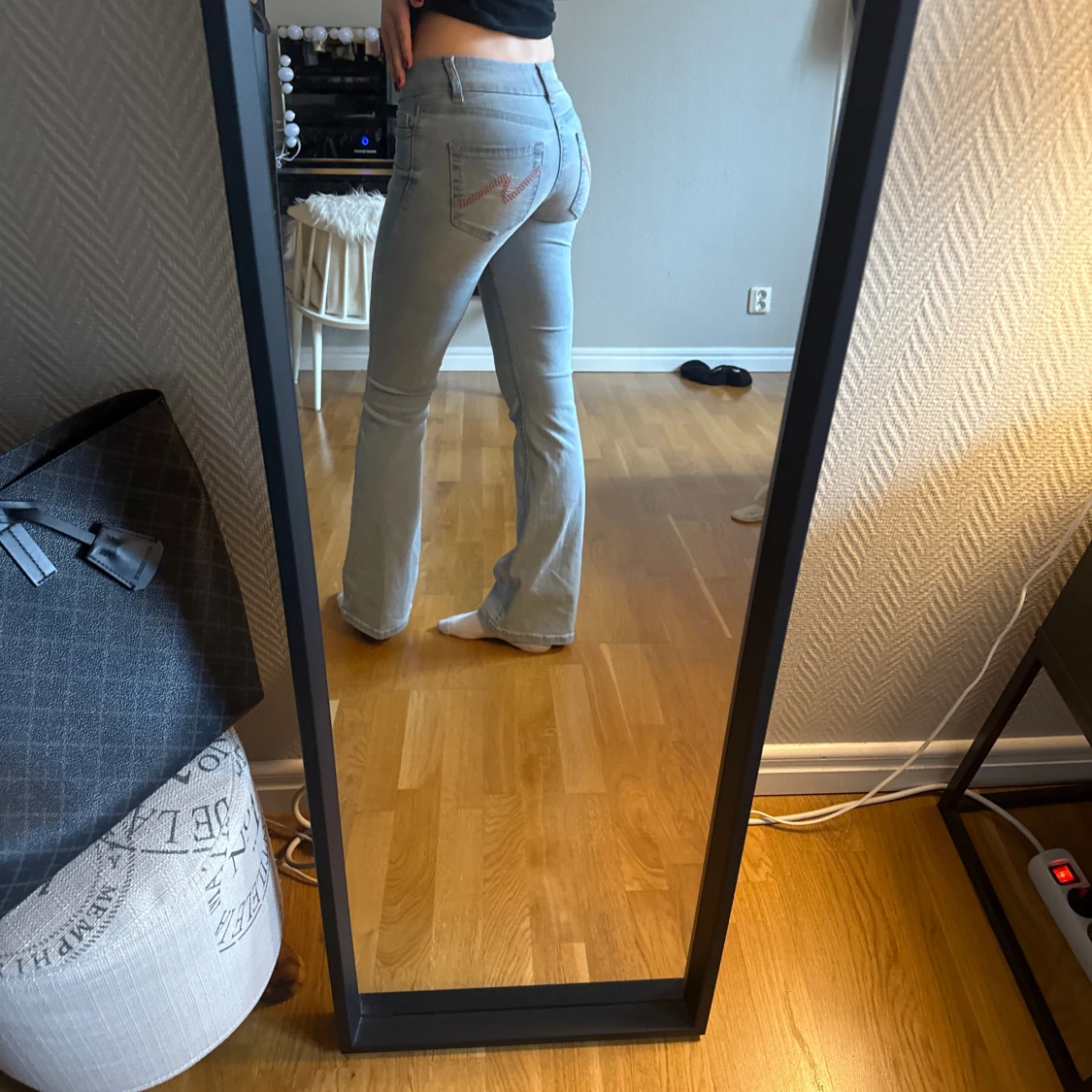 Ljusblå bootcut jeans med broderi - 4