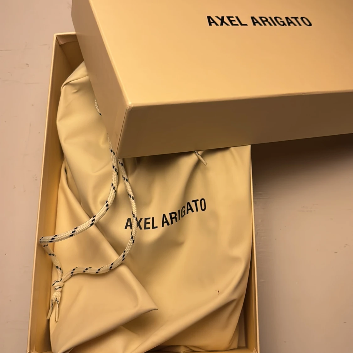 Svarta sneakers från Axel Arigato - 4