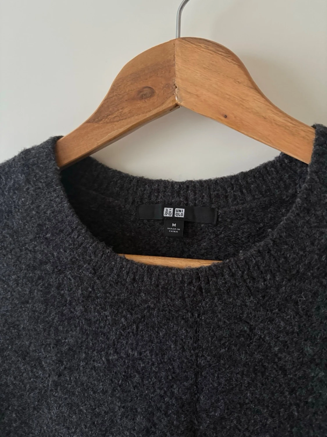 Mörkgrå stickad tröja från Uniqlo - 2