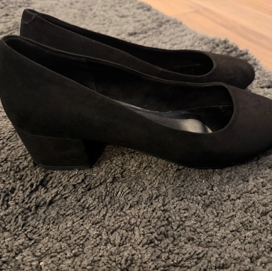 Svarta pumps i mocka - 1