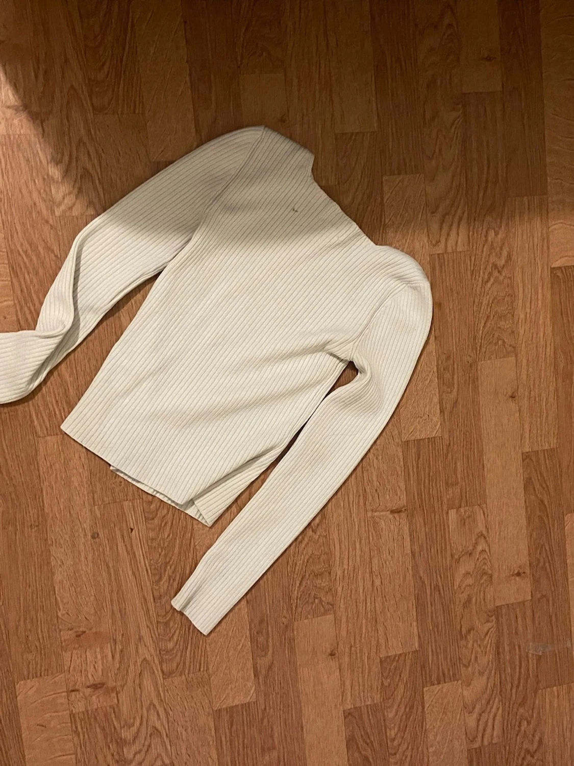 Vit ribbad oneshoulder topp från H&M - 1