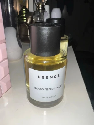 ESSNCE Coco 'Bout You parfym - Säljer min parfym ”Coco ’Bout you” från ESSNCE! Endast test sprutat så den är i princip ny💕