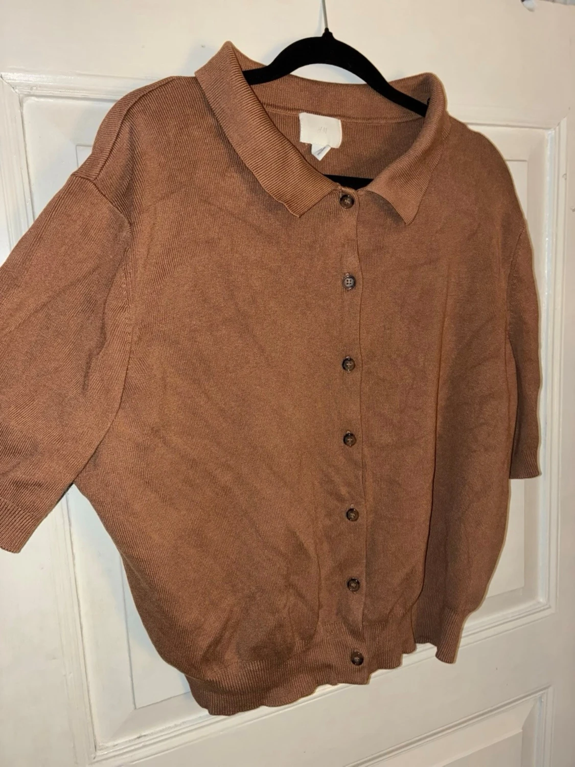 Brun kortärmad kofta från H&M