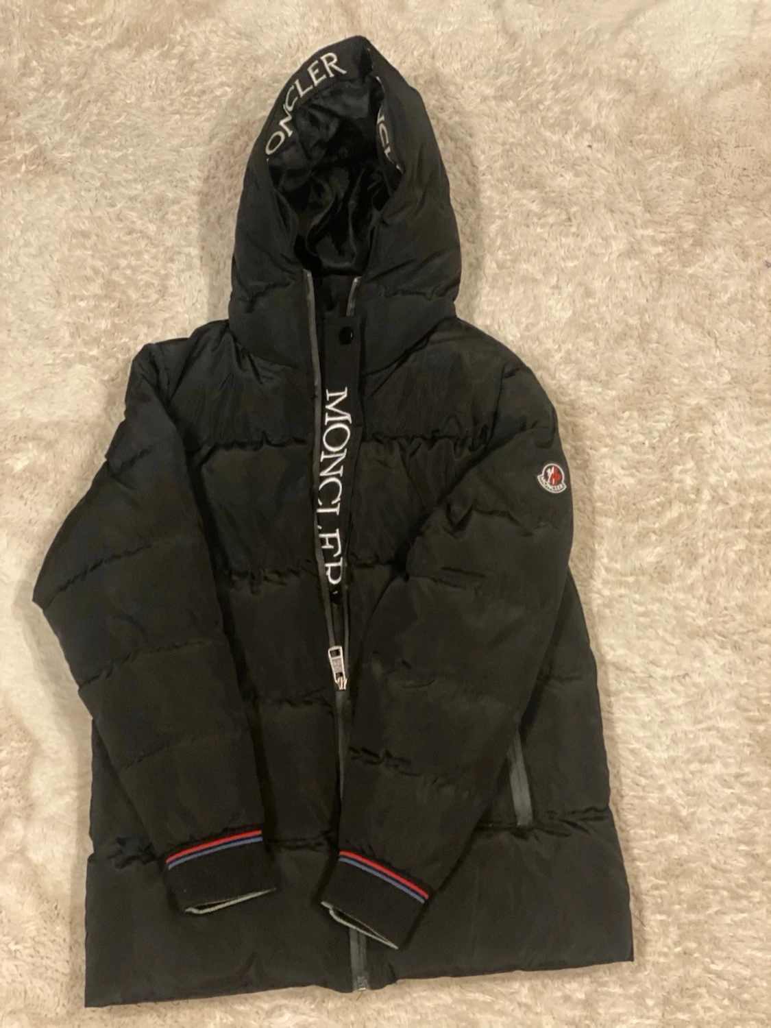 Svart Moncler pufferjacka med huva - 1