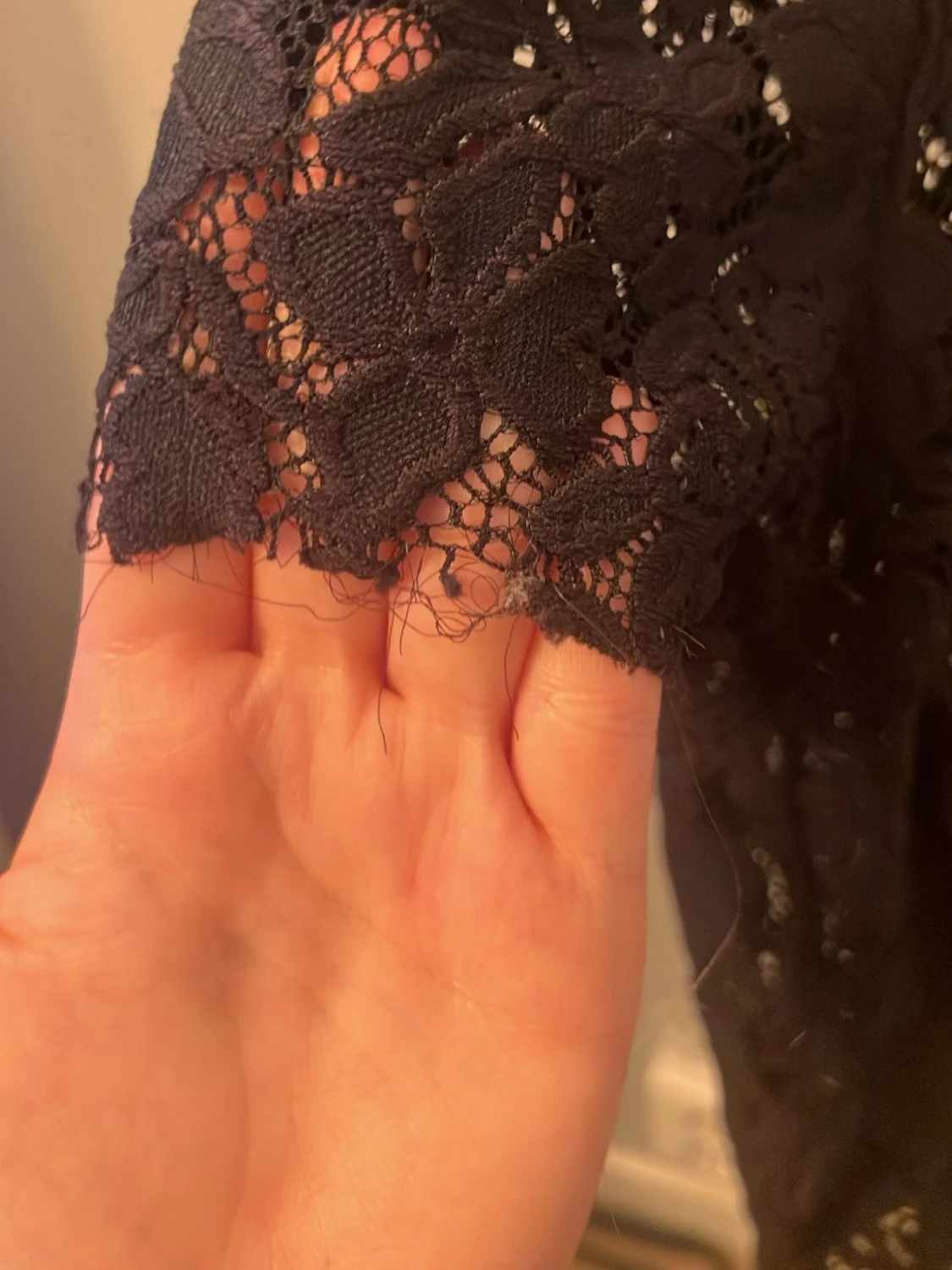 Svart spetsblus med kort ärm - 1