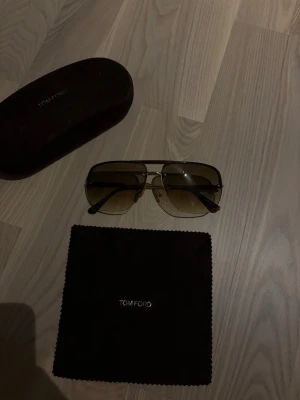 Tom Ford Solglasögon - Tom Ford Solglasögon, bra skick (äkta). 