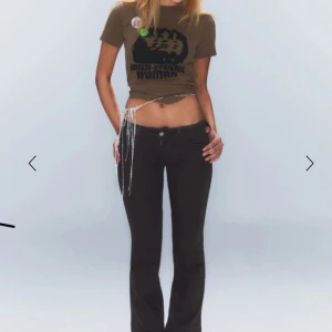 Weekday jeans svarta - Säljer dessa lowwaisted bootcut jeans från Weekday!