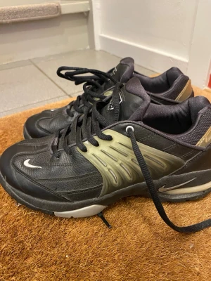 Nike svarta vandringsskor med dobbar - .