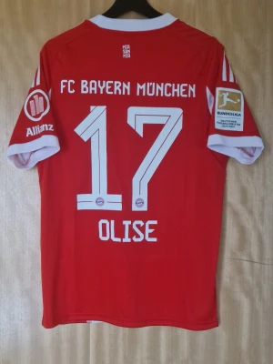 Olise fotbollströja Bayern Munchen 25-26 - Olise Bayern Munchen repIika fotbollströja 25-26. Helt ny med tag. Storlek: Medium