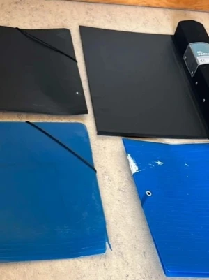 Pärmar - Hej! Jag säljer 4 stycken pärmar. ICA-pärmen är helt ny, och de andra är i bra skick. Perfekt för att organisera dina papper! Priset är 25 kr per styck. Tveka inte att kontakta mig om du är intresserad eller har några frågor!