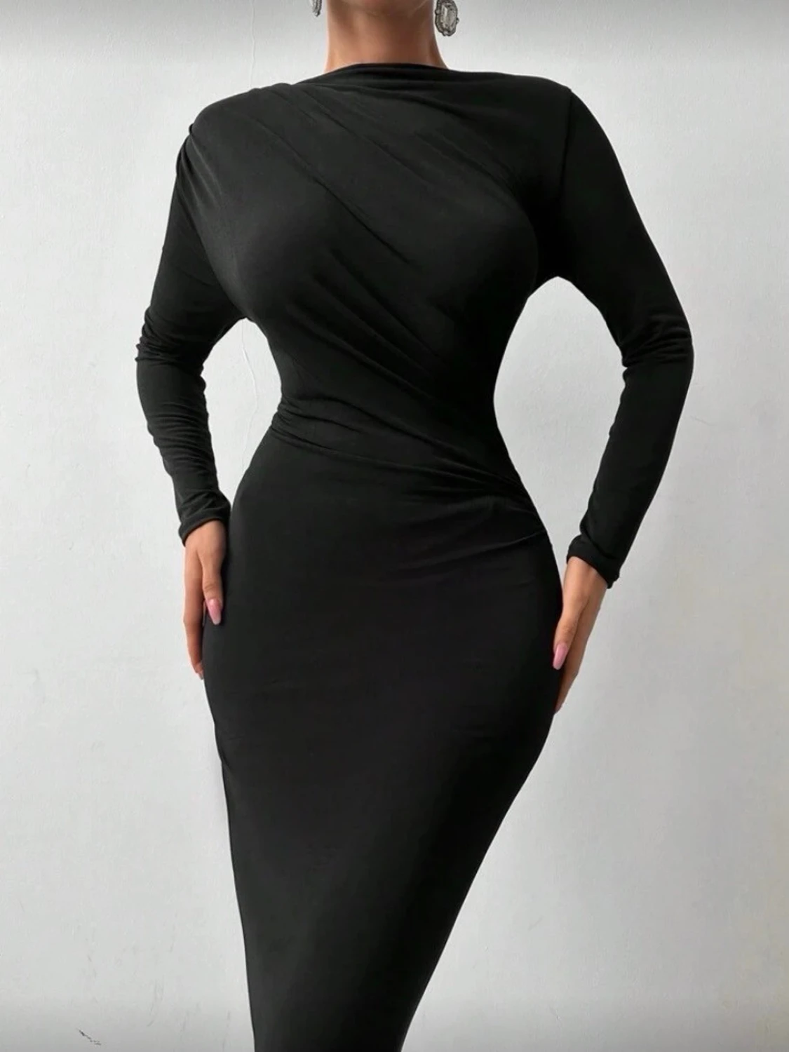 Svart långklänning med lång ärm - 1