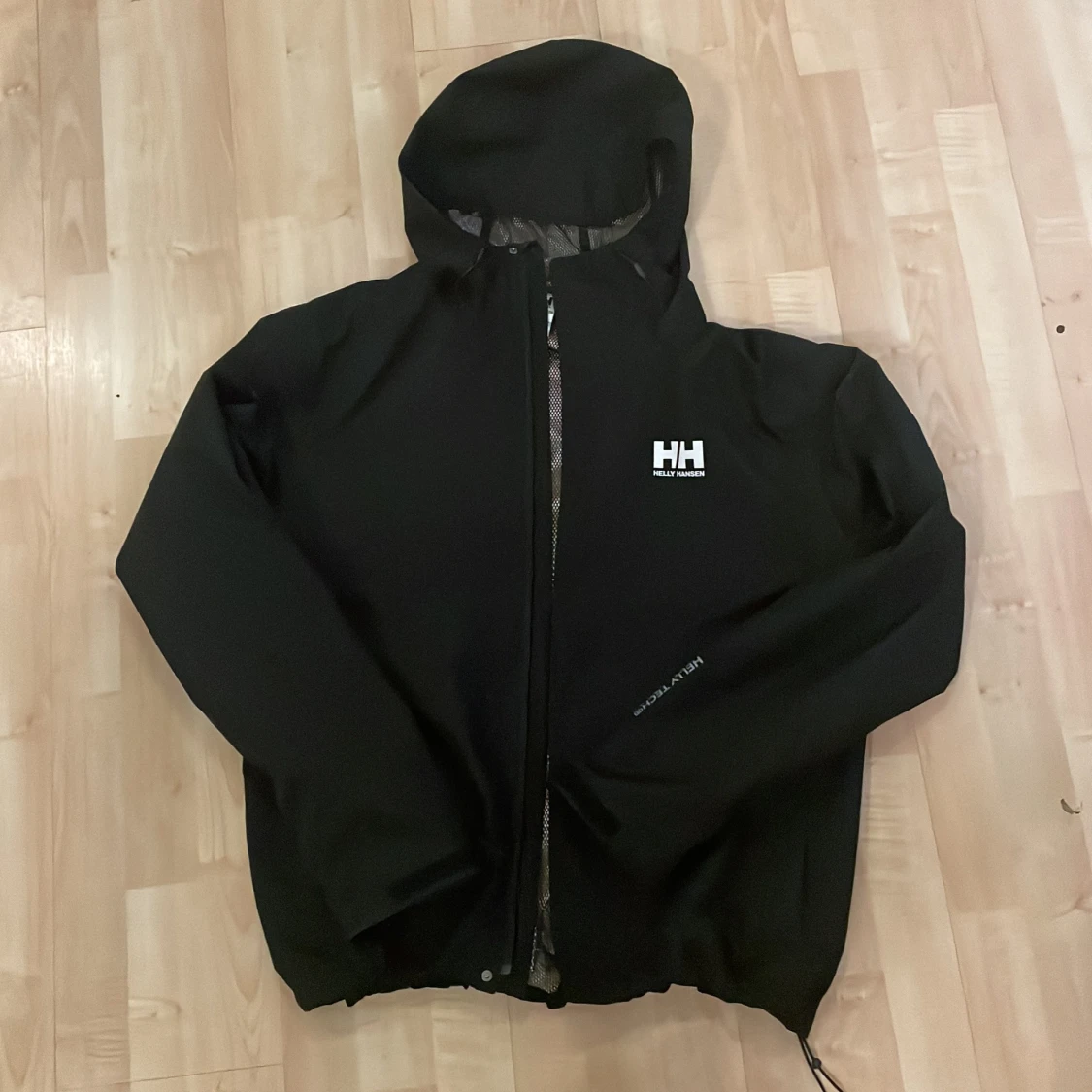 Svart vindjacka från Helly Hansen