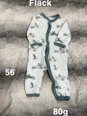 Newbie pyjamas  - En fläck, storlek 56