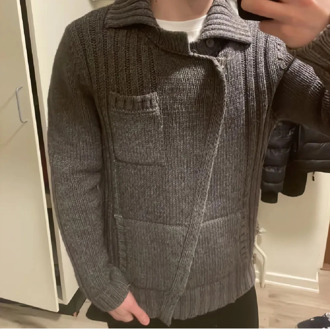 Grå unik stickad cardigan