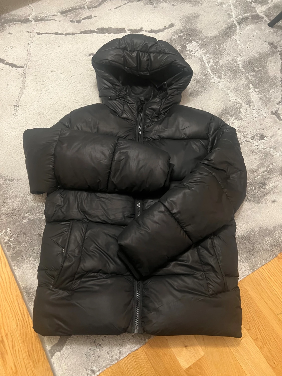 Svart pufferjacka från FSBN XS-S