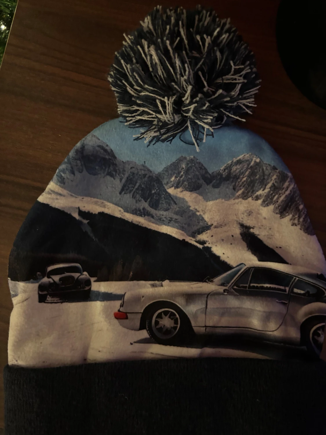 Mössa med bilmotiv och tofs med märket all cap one! - 4