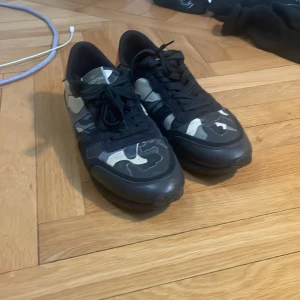 Ett par feta rockrunners - Ett par rockrunners. Storlek 42 men skulle säga att de passar 43 också. Pris kan diskuterar.