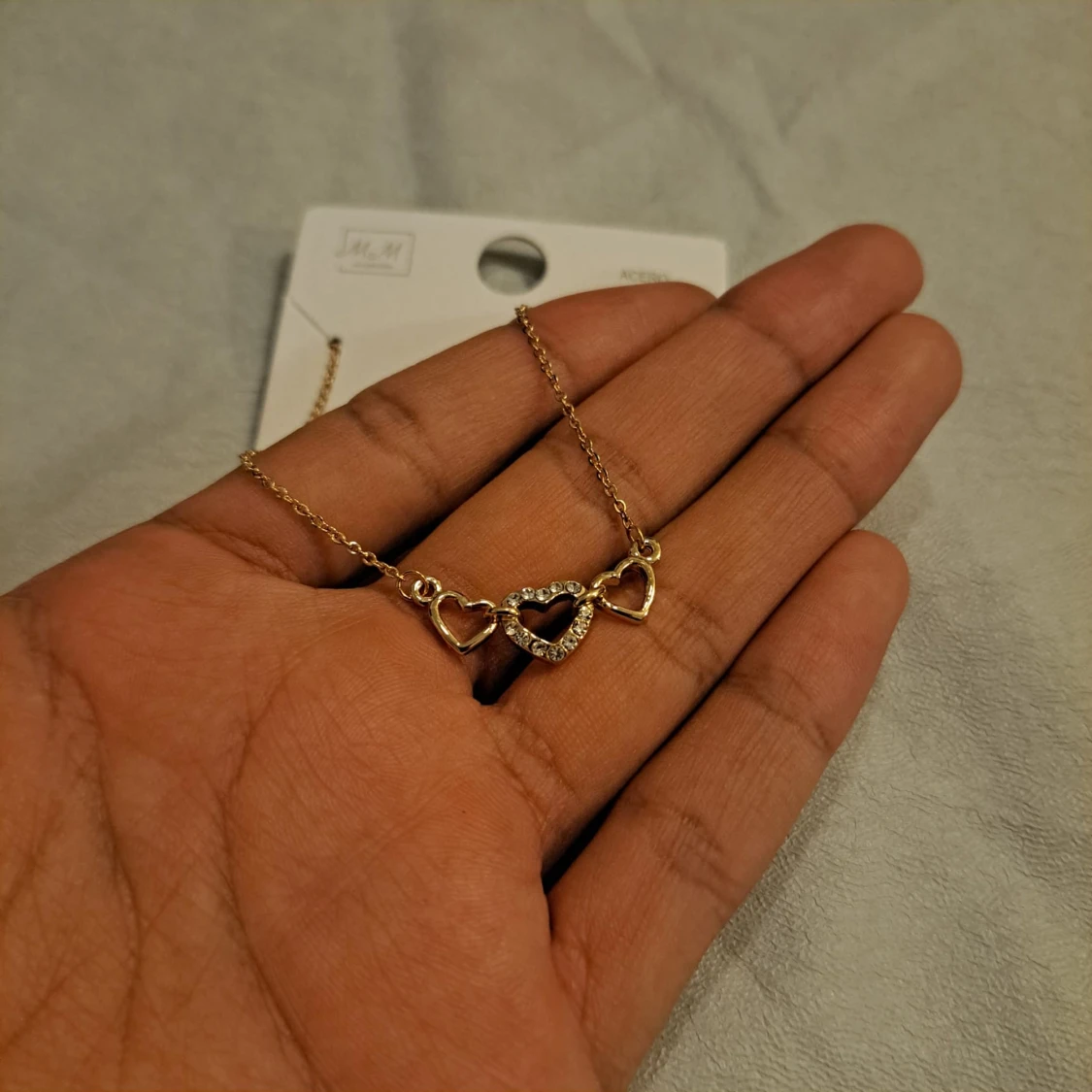 Guldfärgat halsband med hjärtan - 2