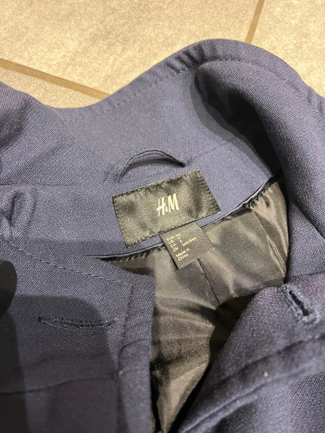 Marinblå kavaj från H&M med knappar - 2