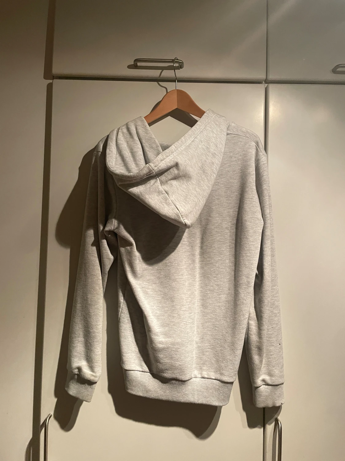 Grå zip-hoodie från Les Deux - 1