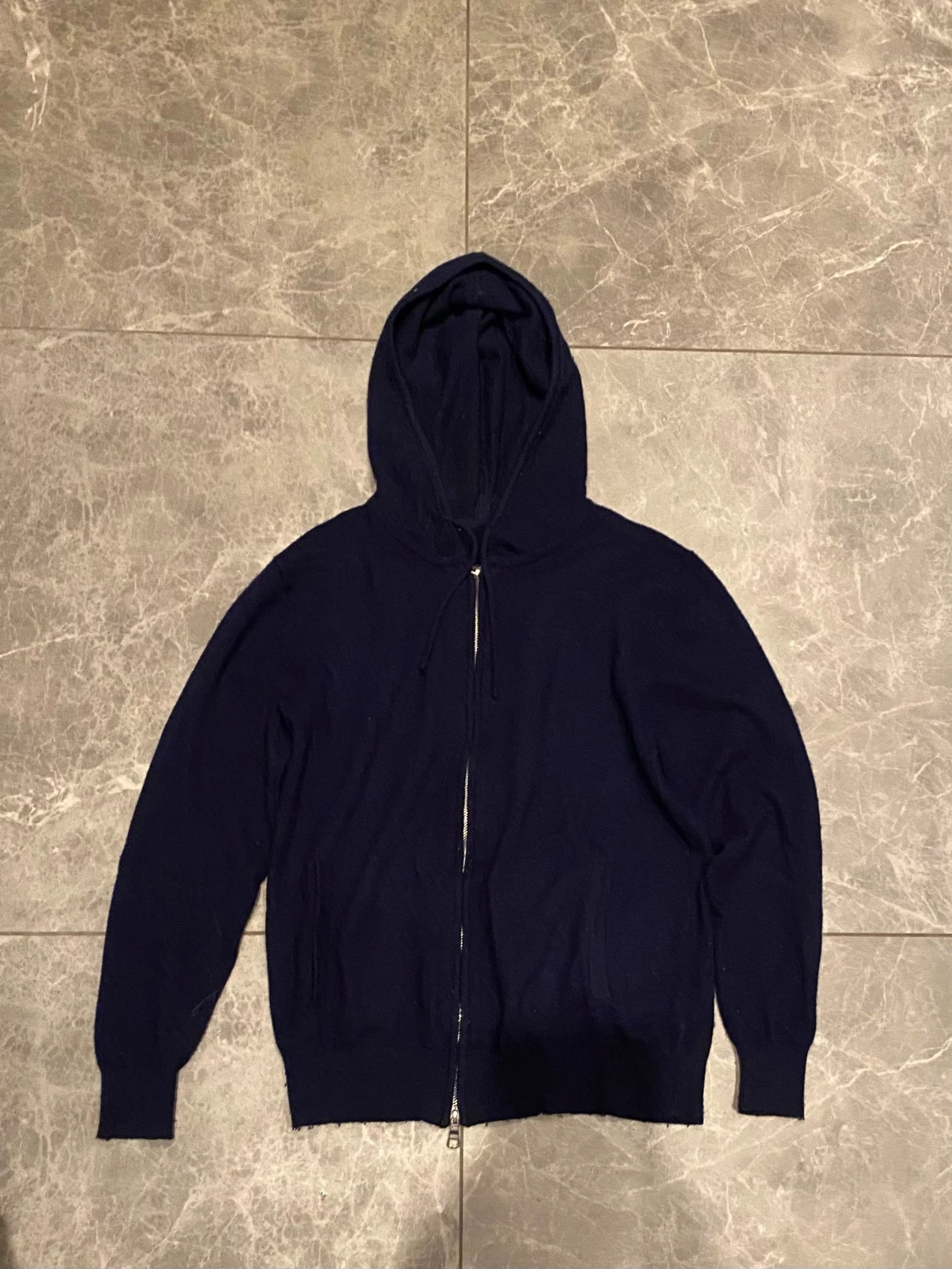 Mörkblå Kashmir hoodie med dragkedja