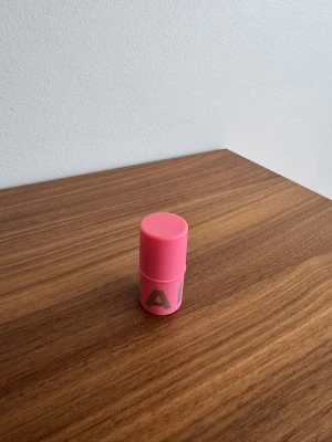 Blush Stick från CAIA - Är helt ny och oanvänd. Färgen är Berry Smoothie. Nypris är 245 kr.