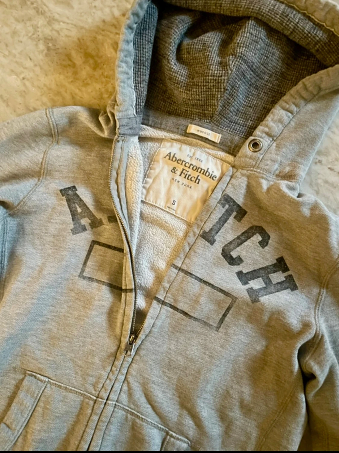 Grå hoodie Abercrombie & Fitch S - 1