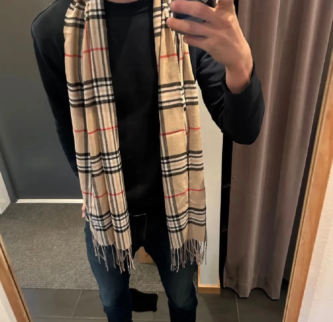 Beige rutig halsduk med fransar - 1