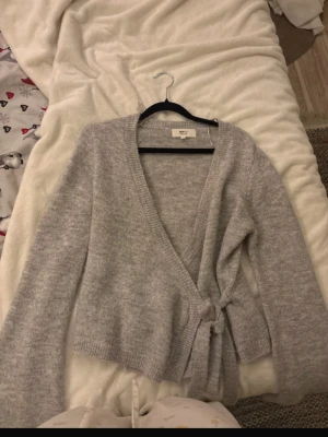 Fin kofta ifrån Gina! - Väldigt bra skick och säljer då den inte kommer till användning.