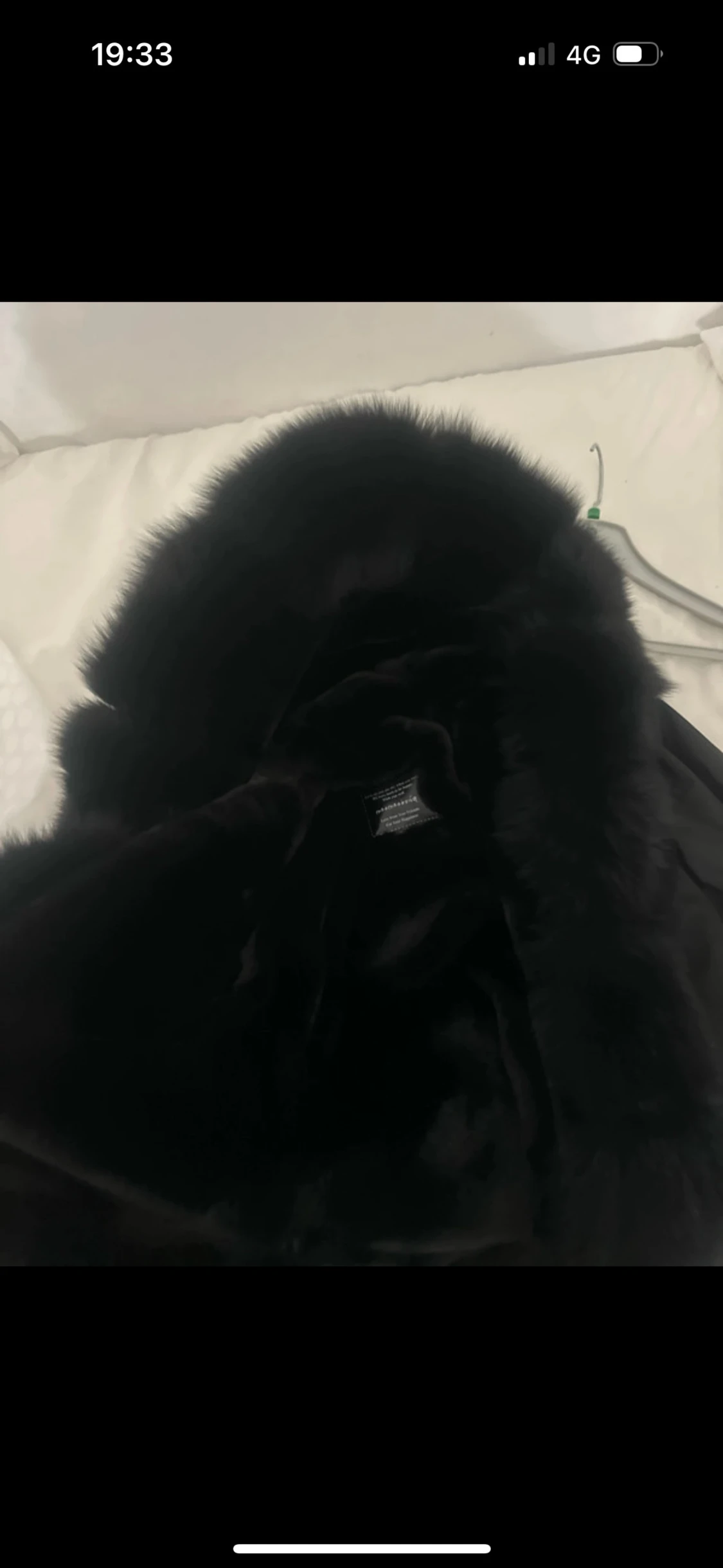 Svart parkajacka med pälsdetaljer - 1