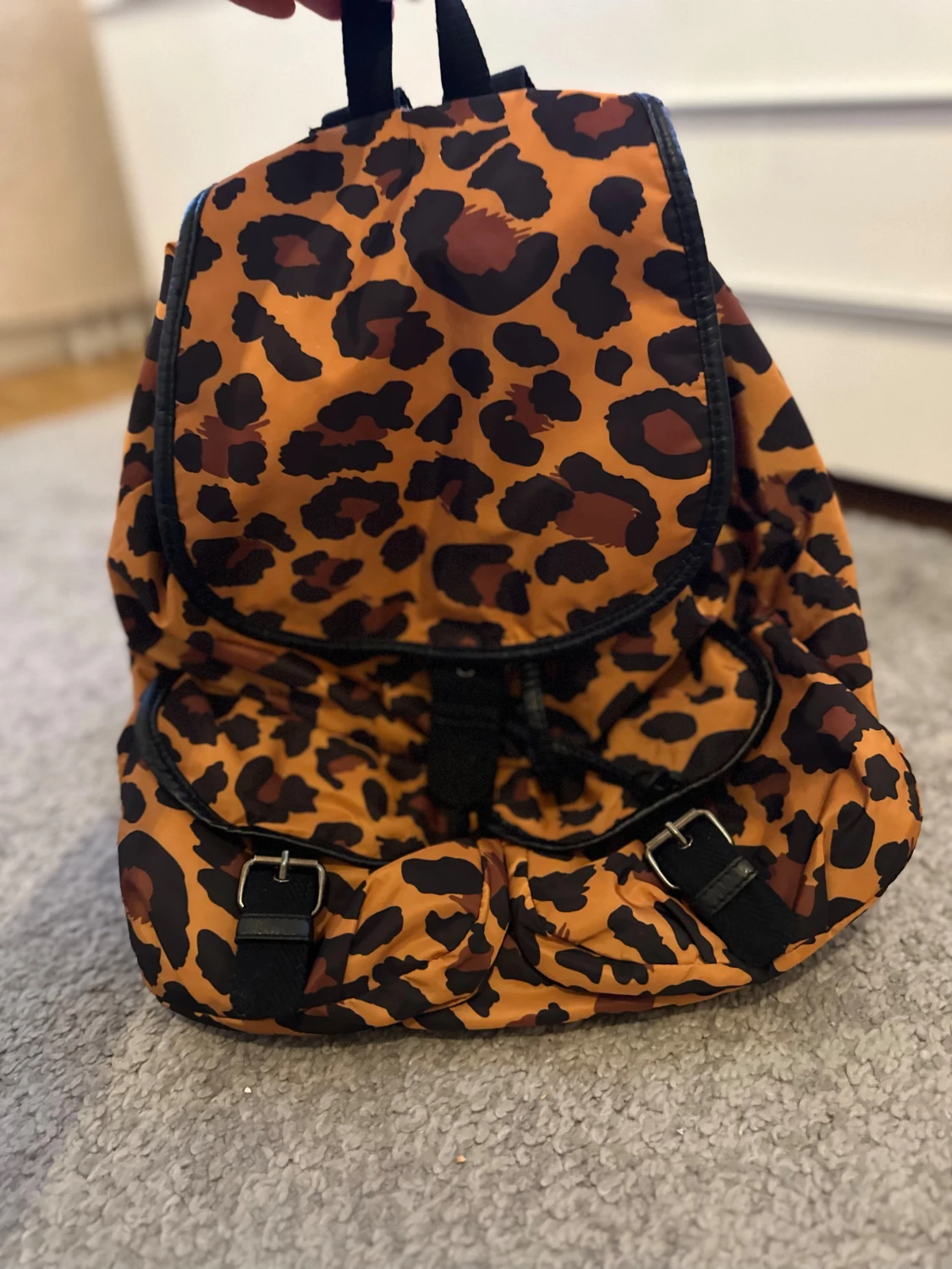 Leopardmönstrad ryggsäck i syntet från H&M - 1