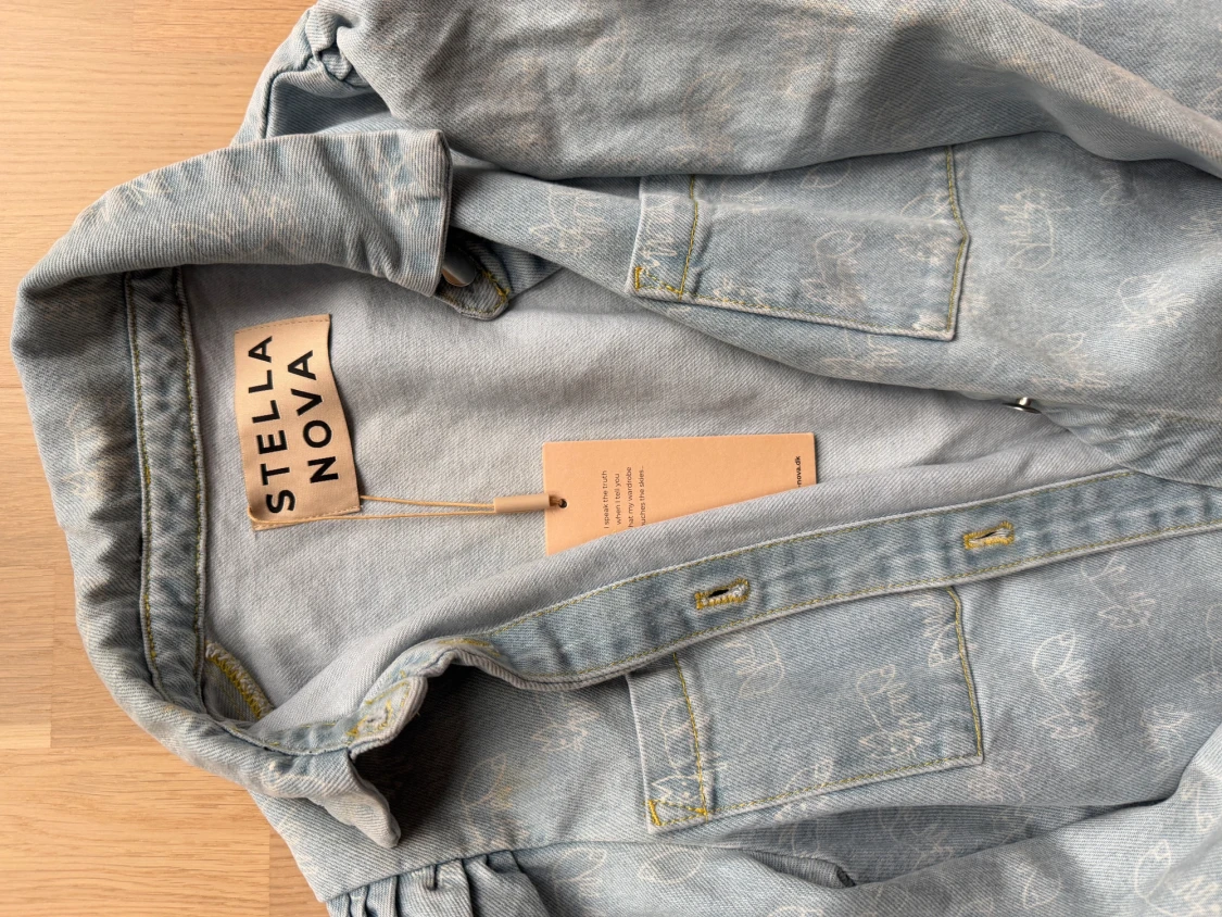 Blommig jeansskjorta från Stella Nova - 1