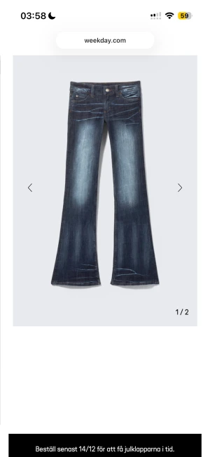 Mörkblå bootcut jeans från cheap monday - Snygga mörkblå jeans med bootcut-modell