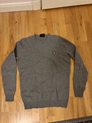 Kyle&scott - Tja, sköljer min tröja då den blivit för liten. Jätte bra skick. Storlek S